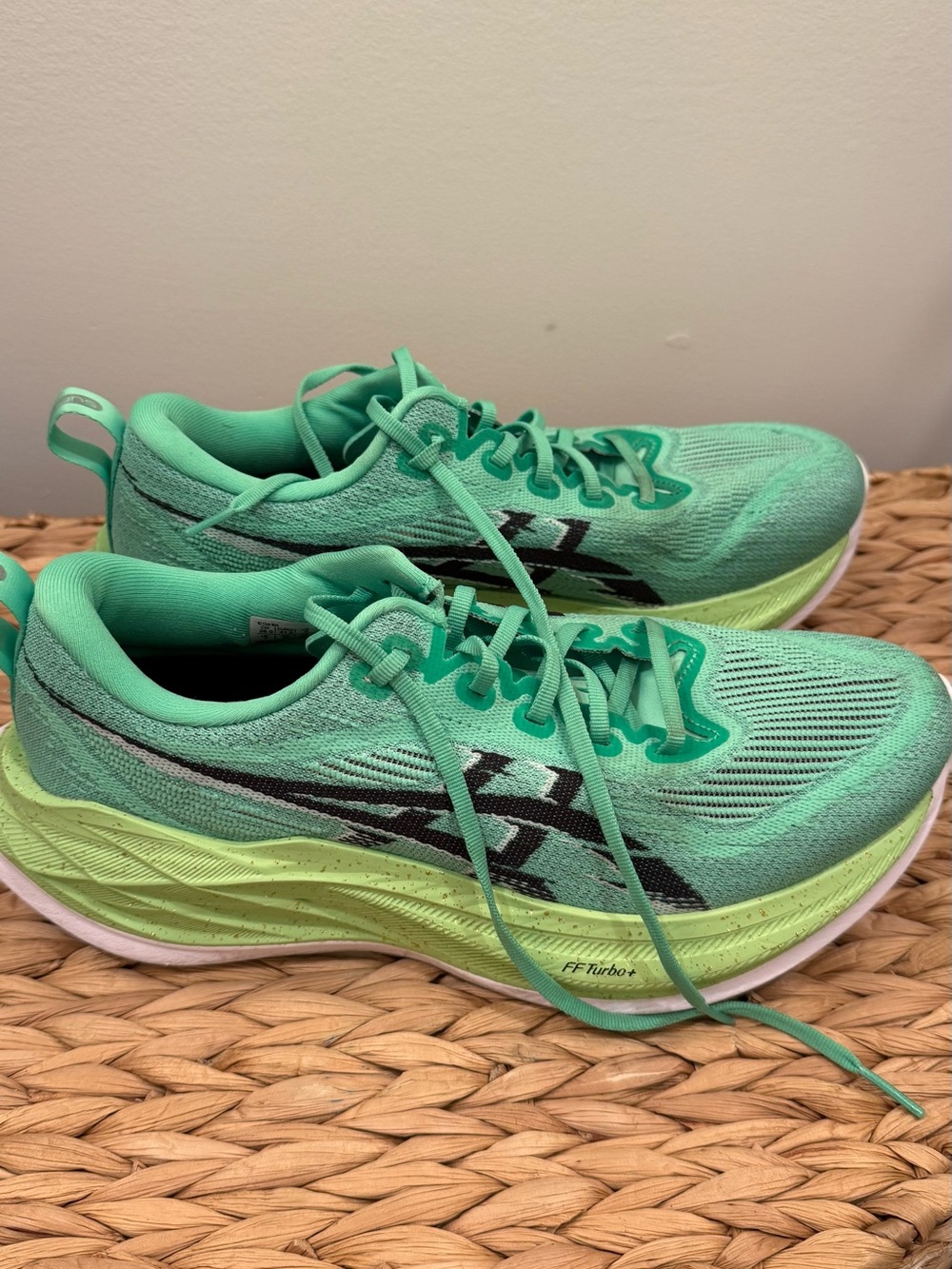 ASICS Women's Green Athletic Running Shoes - Picture 3 of 5